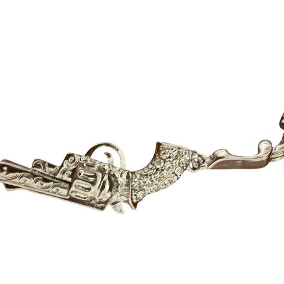 Elegant Silver Pendant Necklace - Picture 5 of 7